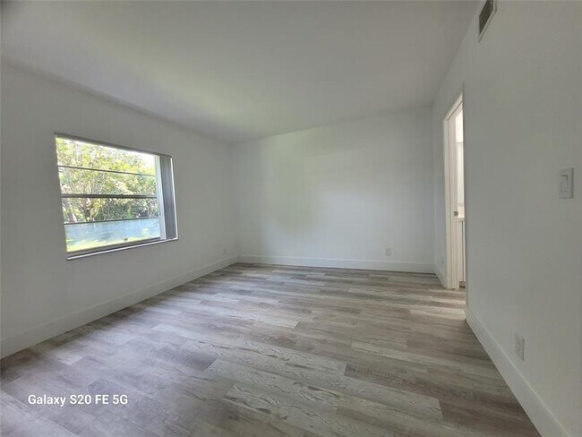 Building Photo - 8820 Royal Palm Blvd