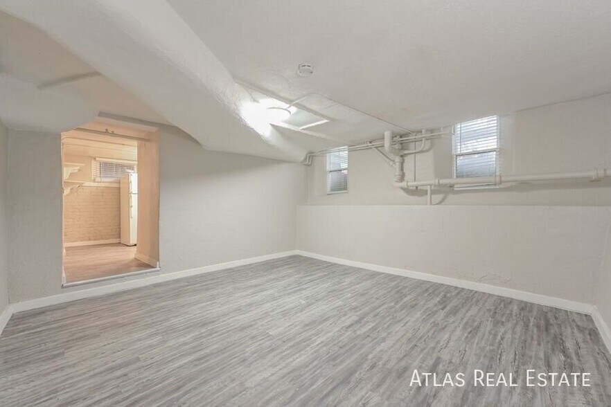 Building Photo - 1220 Corona St