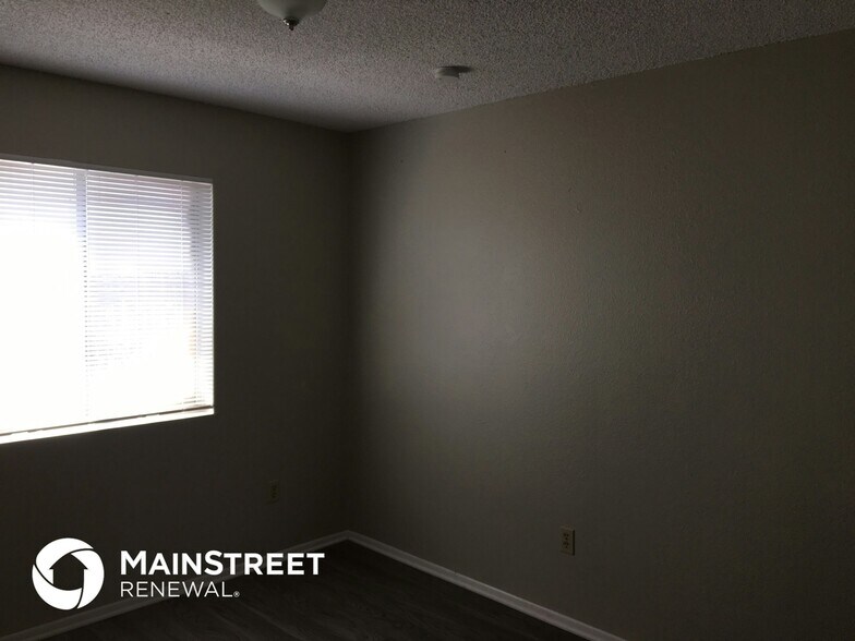 Building Photo - 1819 N 47th Dr