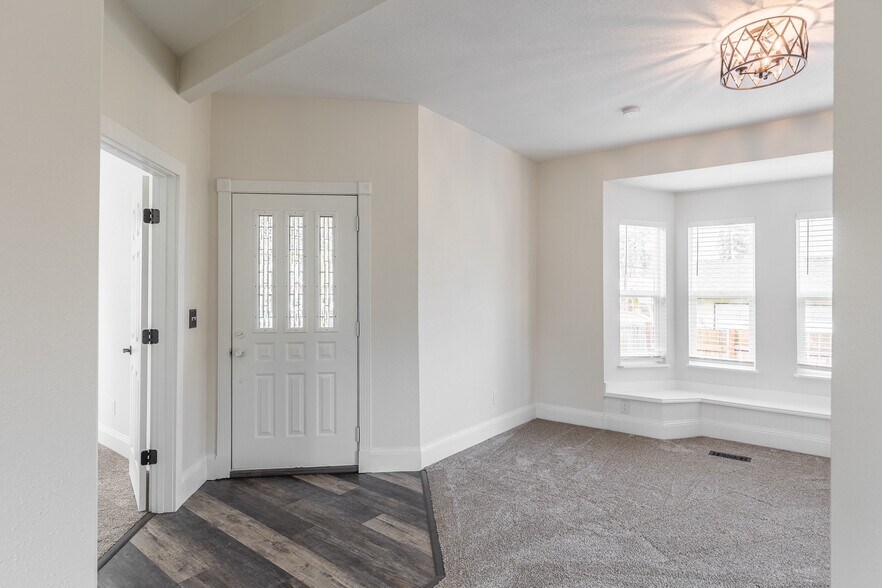 Building Photo - 1144 SE 85th Ave