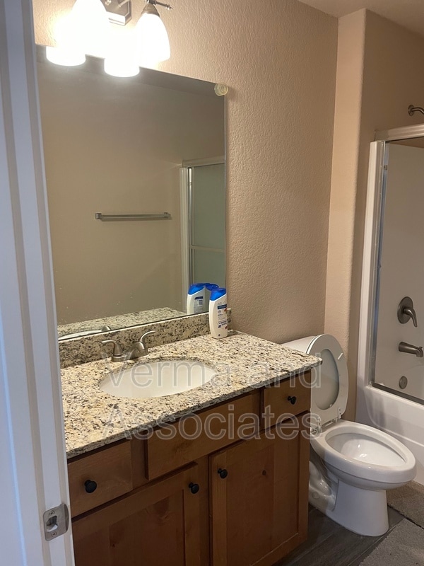 Building Photo - 463 Barbet Dr