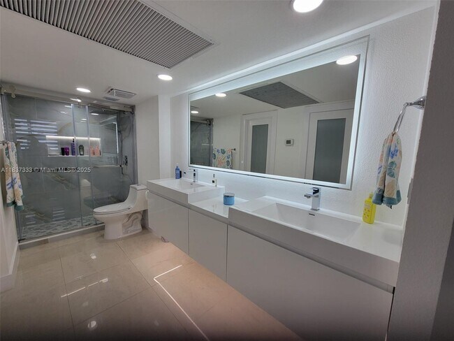 Building Photo - 5701 Collins Ave