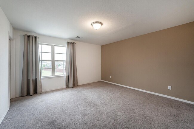 Building Photo - 5806 Aurora Grns Ln