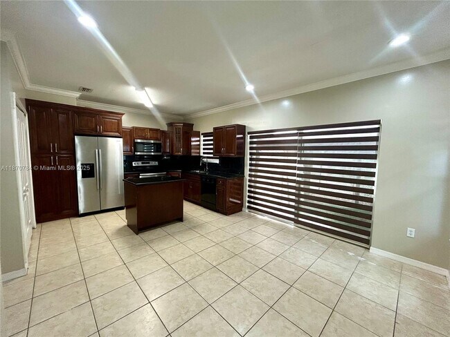 Building Photo - 3036 SE 15th Ave