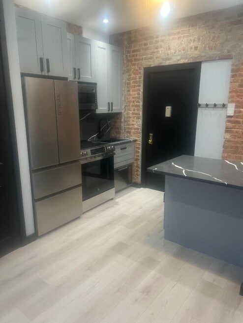 Building Photo - 2100 2nd Ave