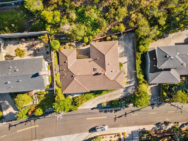 Building Photo - 2726 El Prado Rd