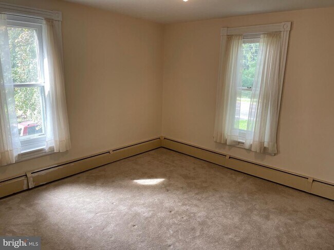 Building Photo - 1410 Longford Rd