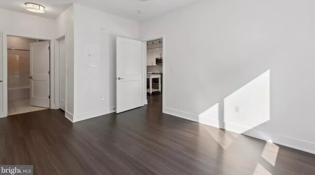 Building Photo - 145 Riverhaven Dr