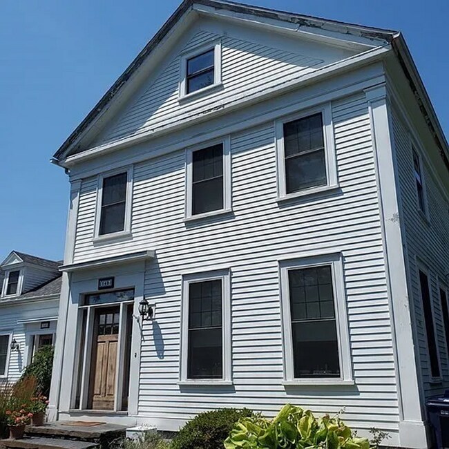 Building Photo - 14 Gray St