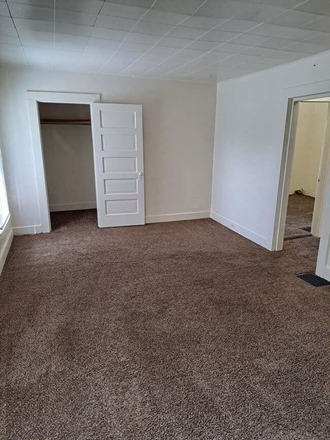 Building Photo - 2 BR Apartment near Franke Park