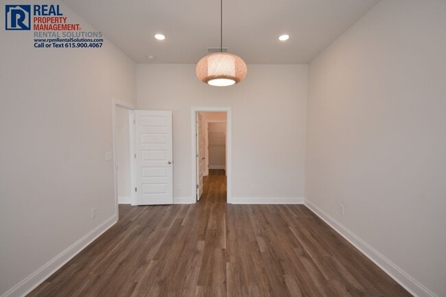 Building Photo - Gorgeous 4 bd home with attached garage! Neighborhood Pool!