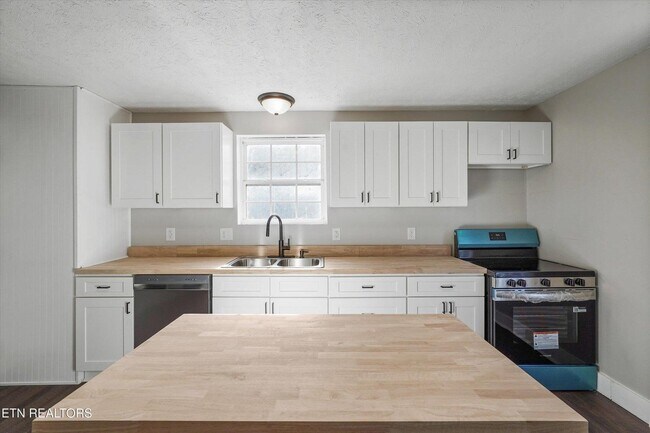 Building Photo - 216 Dameron Ave