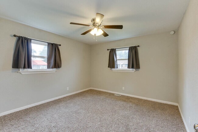 Building Photo - 1011 Robinson Rd