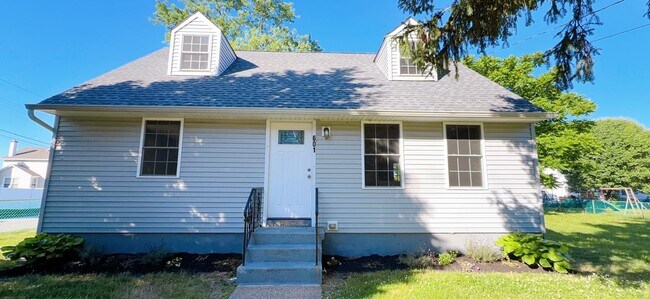 Building Photo - 601 Uhler Ave