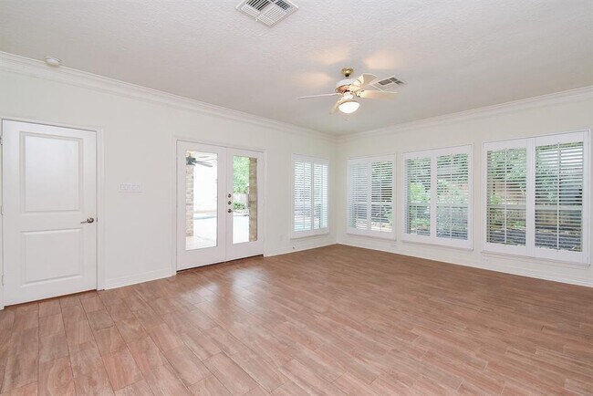 Building Photo - 807 Herdsman Dr