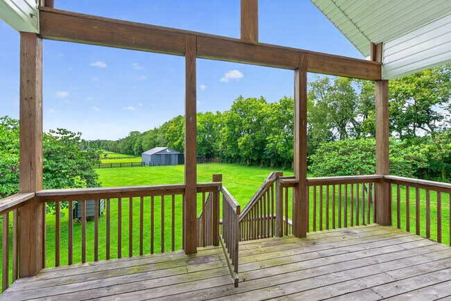 Building Photo - 133 Foxtail Dr