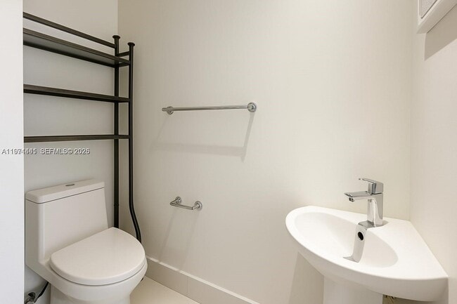 Building Photo - 501 NE 31st St