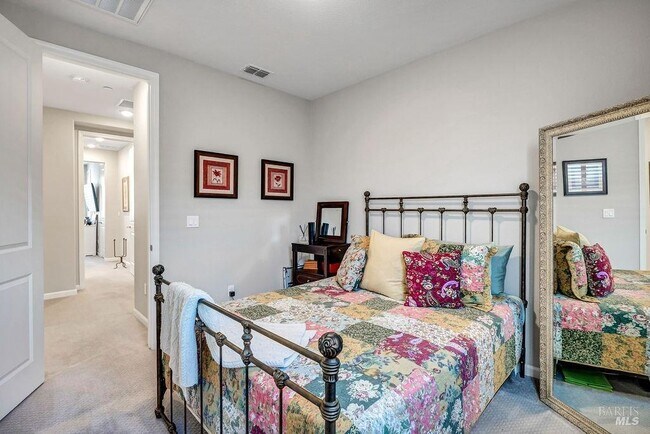 Building Photo - 327 Pear Tree Ln