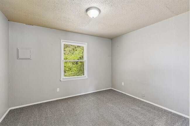 Building Photo - 4405 SE 20th St