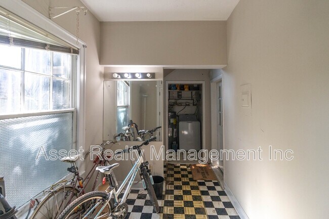 Building Photo - 602 Caswell Ave