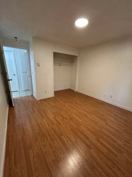 Building Photo - 4401 Saratoga Pl NE