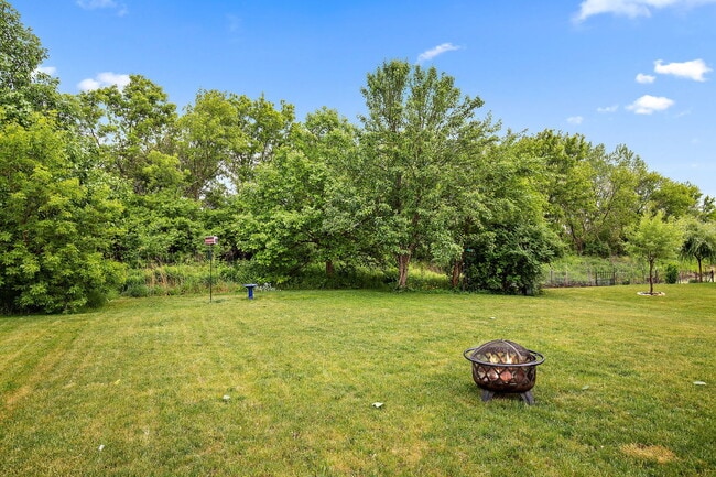 Building Photo - 1661 Cameron Dr