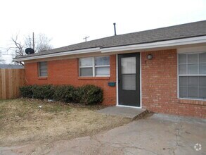 Building Photo - Spacious Duplex with Off-Street Parking