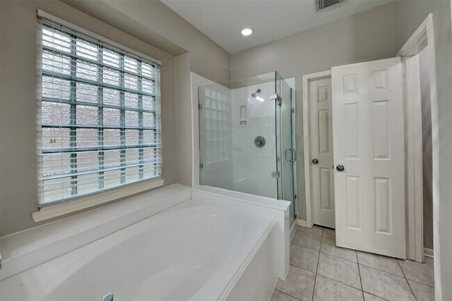Building Photo - 6731 Auburn Oak Trail