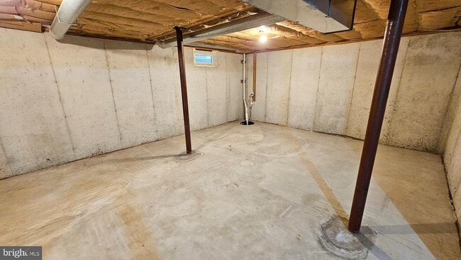 Building Photo - 380 Radio Rd