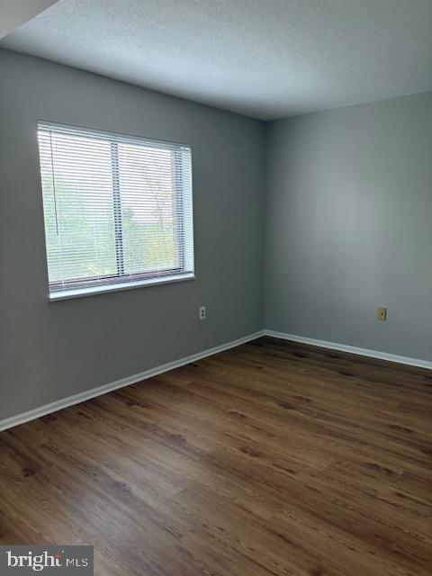 Building Photo - 15100 Interlachen Dr