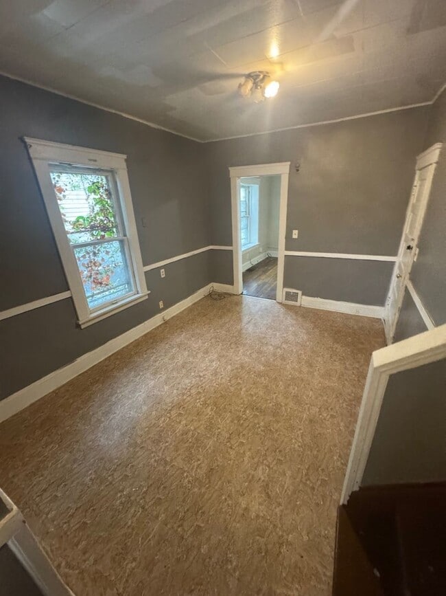 Building Photo - 632 E 101st St