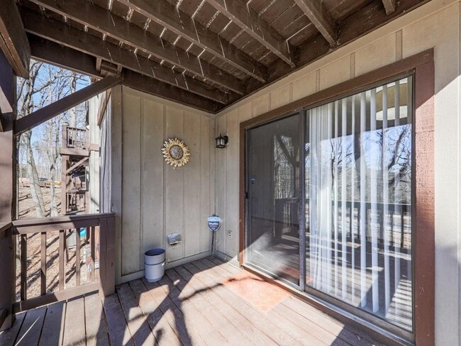 Building Photo - 1101 Fairway Oaks