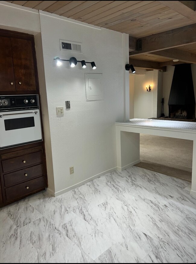 Building Photo - 902 F St