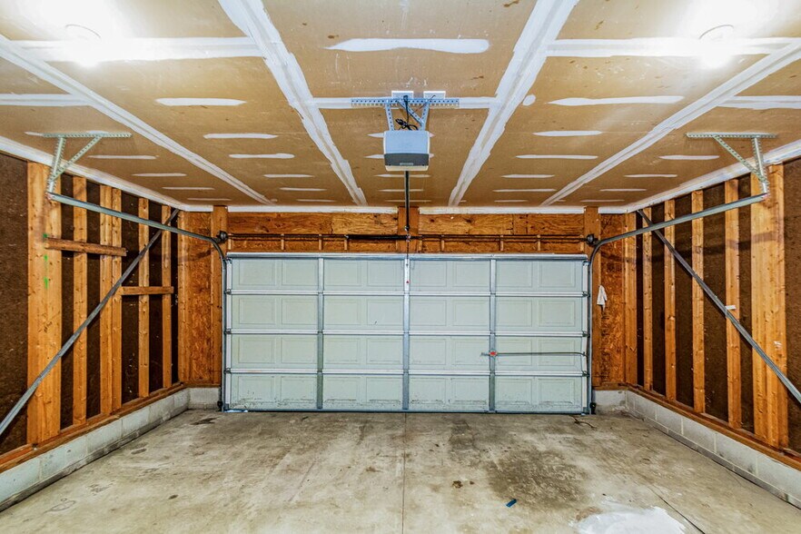 Building Photo - 6805 Coventry Ridge Rd