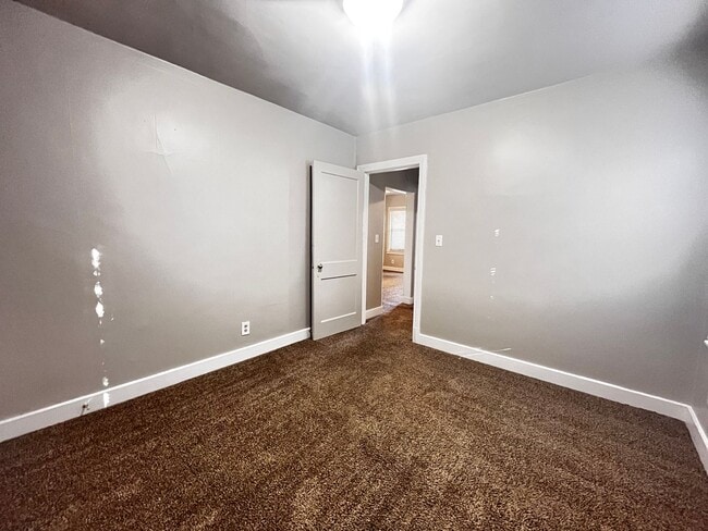 Building Photo - A Nice 2 Bedroom Home Near Church Hills Downs