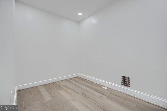 Building Photo - 1120 Montpelier St