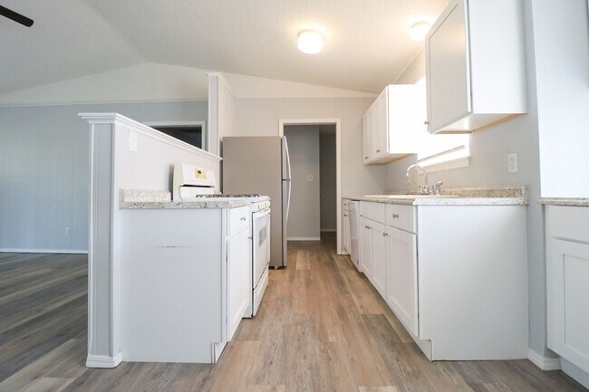 Building Photo - 3 Bed 2 Bath Sand Springs