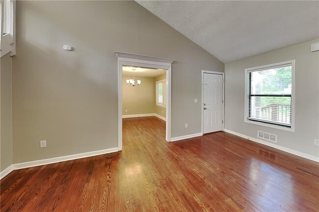 Building Photo - 3951 Kensington Dr