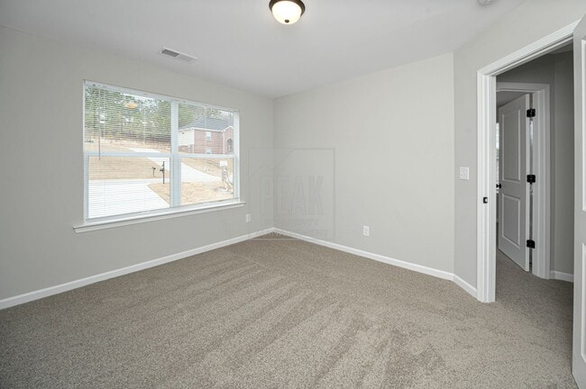 Building Photo - 390 Woodland Cir