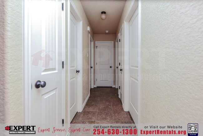 Building Photo - Spacious & Stylish 3-Bedroom Home for Rent...