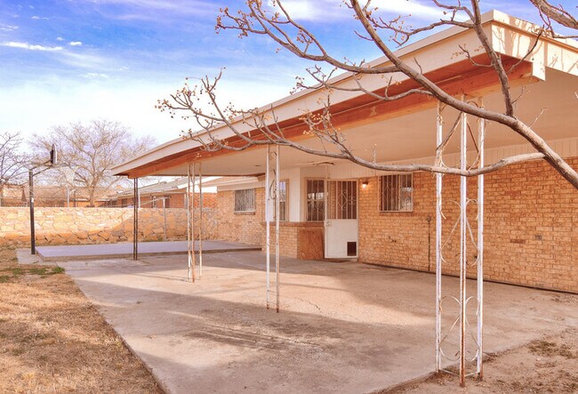 Building Photo - Eastside 3 Bedroom 2 Bath