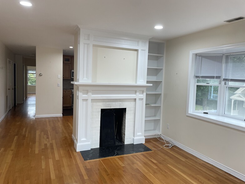 Building Photo - 11 Bemis Rd