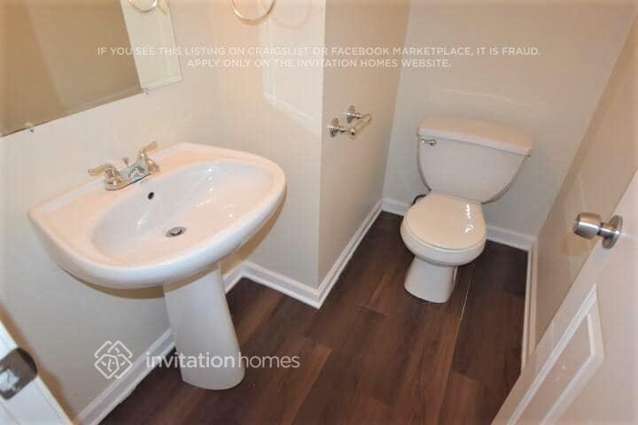 Building Photo - 8611 Meadowmont View Dr