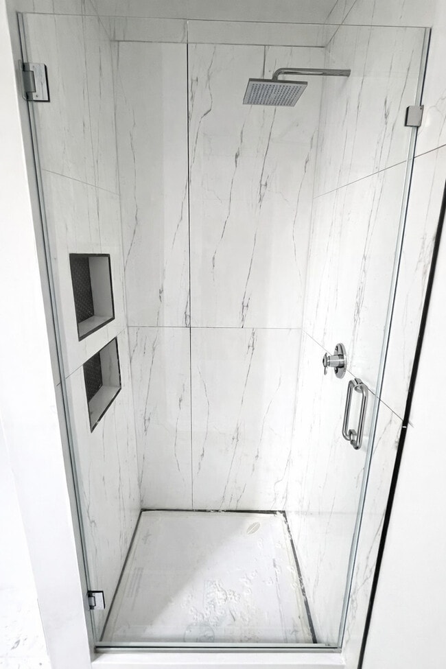 Building Photo - 3340 W Evergreen Ave