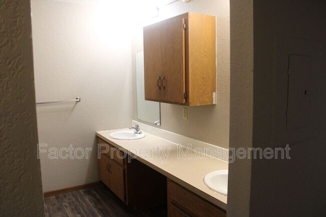 Building Photo - 1530 Warren St