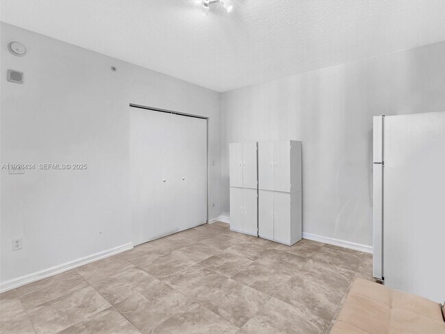 Building Photo - 18800 NE 29th Ave