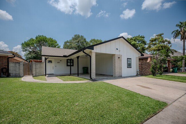 Primary Photo - 4606 Meadowood Dr