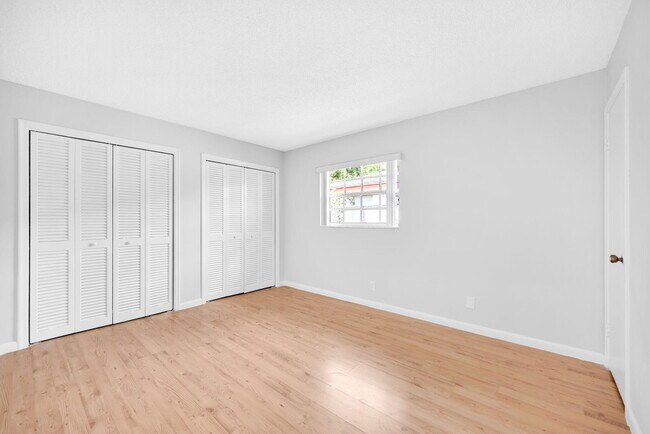 Building Photo - 6542 NW 24th Ct