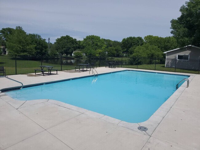 Building Photo - 2320 E MacArthur Rd