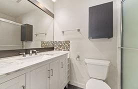 Building Photo - 8235 Summer Side Dr